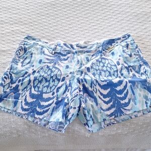 Lilly Pulitzer Blue and White Patterned Women's Shorts